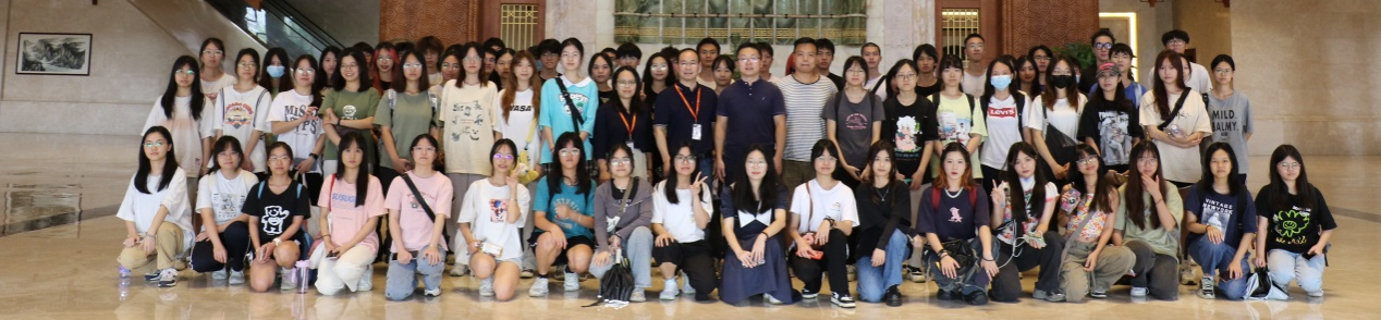 今年会jinnian官网组织动物医学和动物科学专业学生到企业参观学习